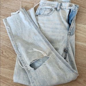 AE MOM JEAN WORN ONCE SIZE 6